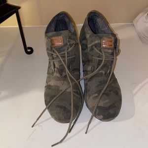 TOMS camo platform wedge heels